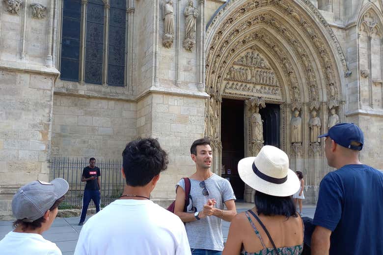 Pendant la visite guidée dans Bordeaux