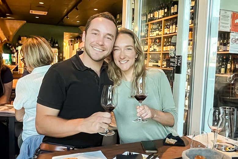 Disfrutando de la cata de vinos