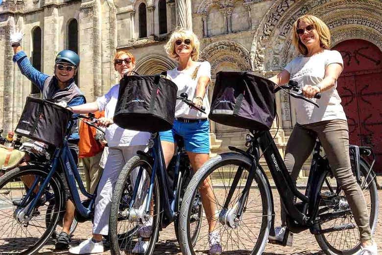 Disfrutando del tour en bicicleta por Burdeos