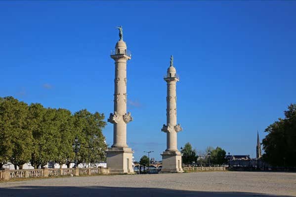 Colonnes rostrales à Bordeaux