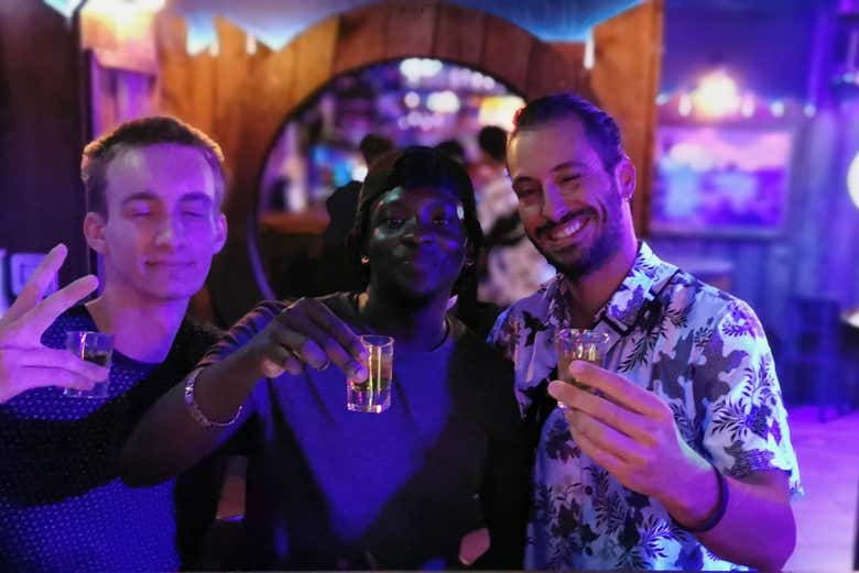 Disfrutando del Pup Crawl por Burdeos