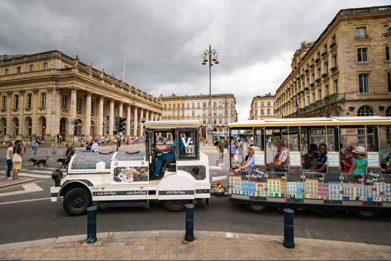 Pasando por la Place de la Comédie