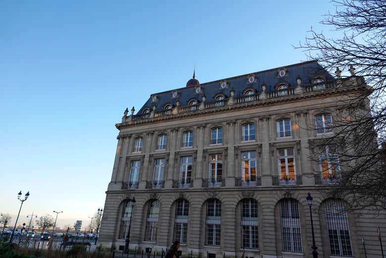 Look at the elegant buildings in Chartrons