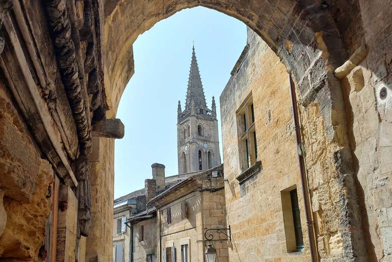 Vue sur l'église monolithe de Saint-Émilion