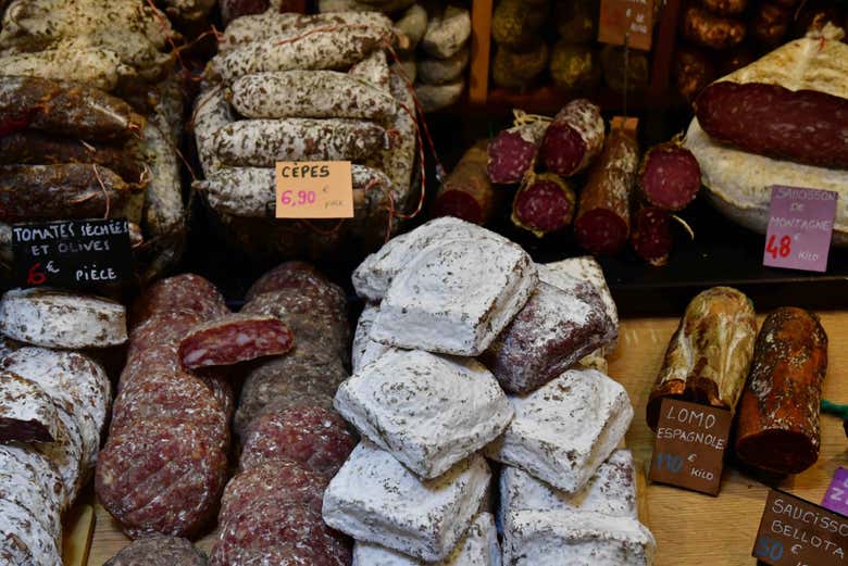 Goûter à la charcuterie locale !