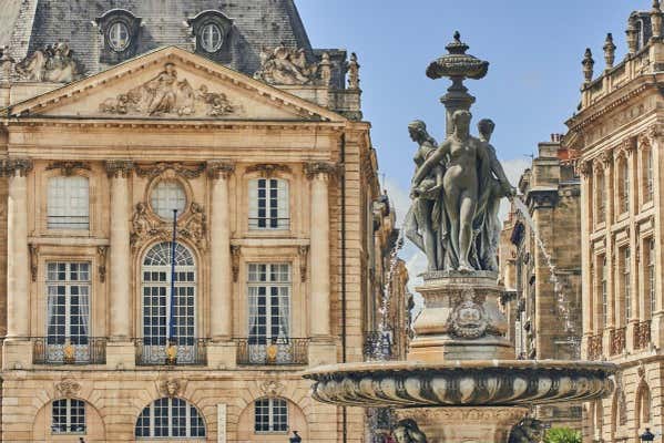 Fontaine des Trois Grâces, place de la Bourse
