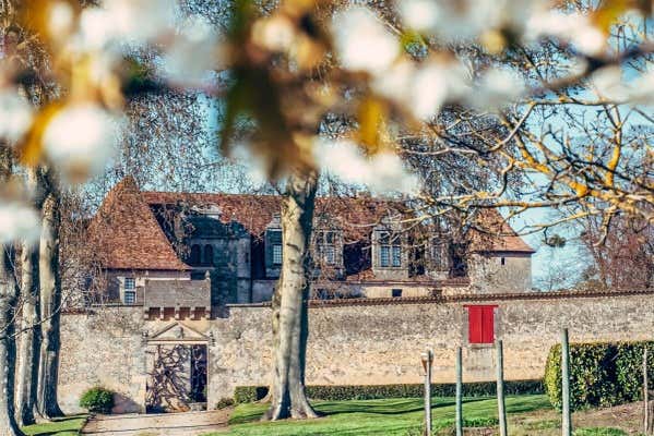 Encounter charming locations