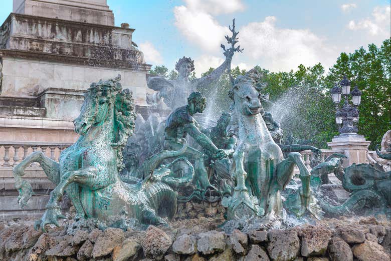 Particolare della fontana del Monumento ai Girondini