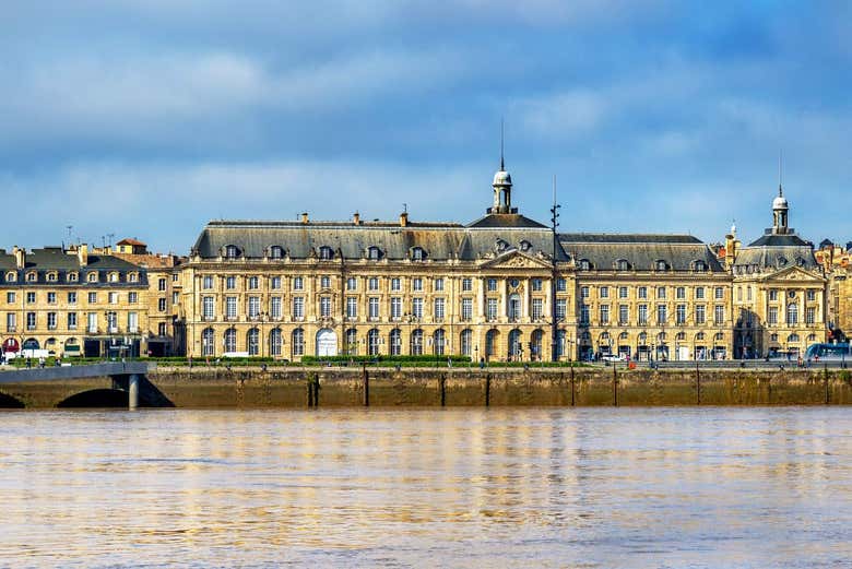 Vistas de Burdeos desde el río Garona