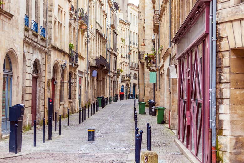 Una de las calles del centro histórico de Burdeos 