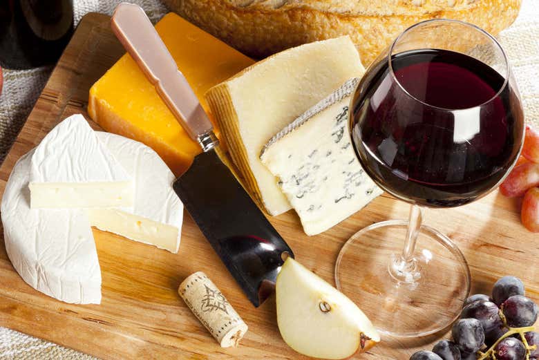 Cata de vinos y quesos franceses