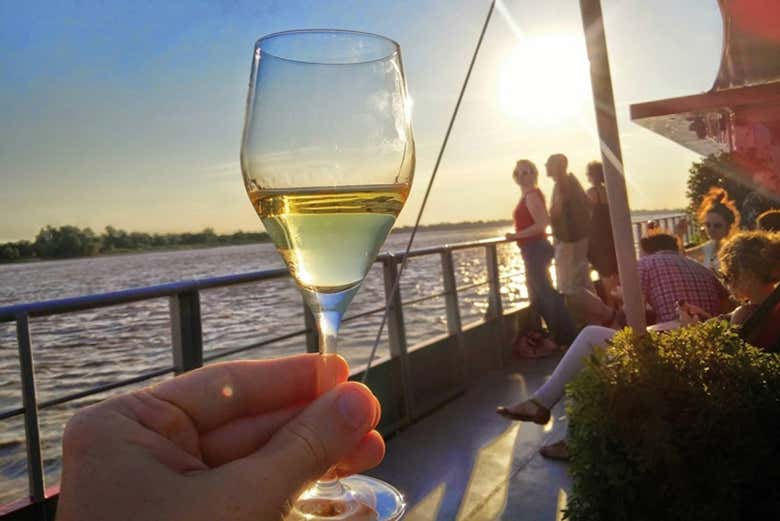 Profitez d'une dégustation de vin à bord