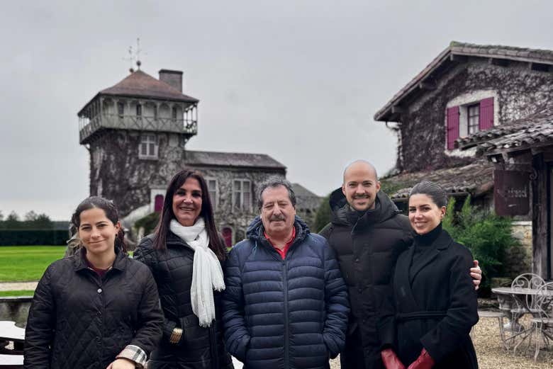 Disfrutando del recorrido por las bodegas de la zona