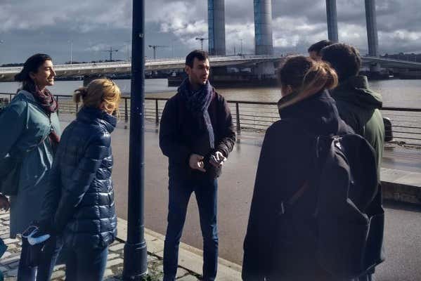 Le guide vous racontera l'histoire de Bordeaux