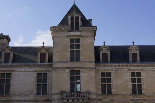 Une des façades du château