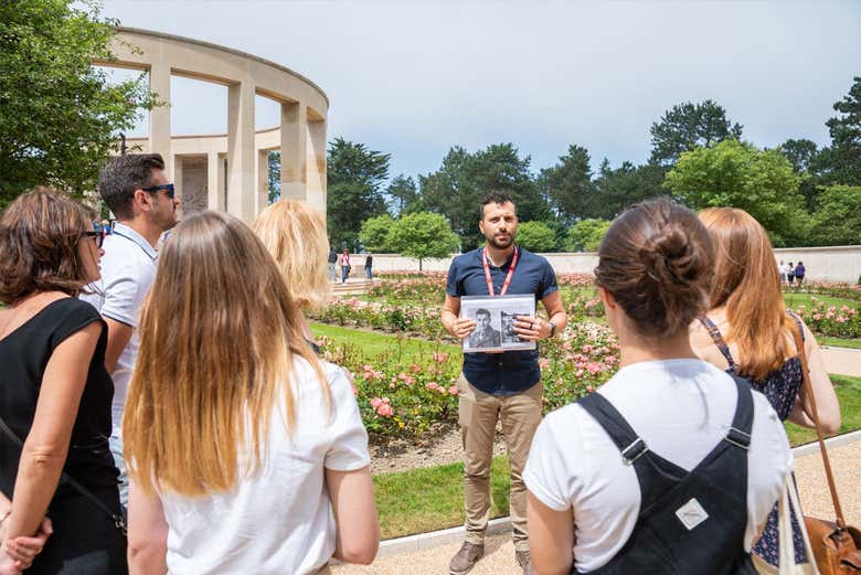 Visitando el memorial del Cementerio Americano de Normandía