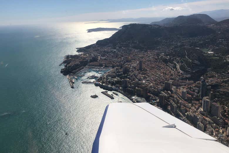 Sorvolando la costa di Cannes