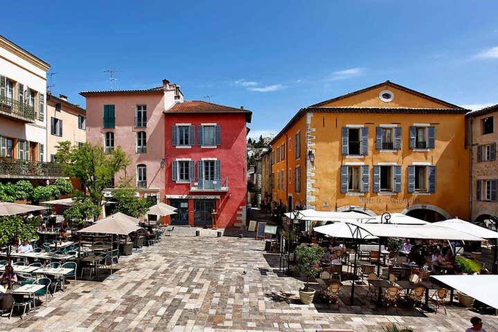 Una piazza di Valbonne