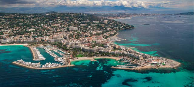 Vol privé en avion de tourisme au-dessus de Cannes