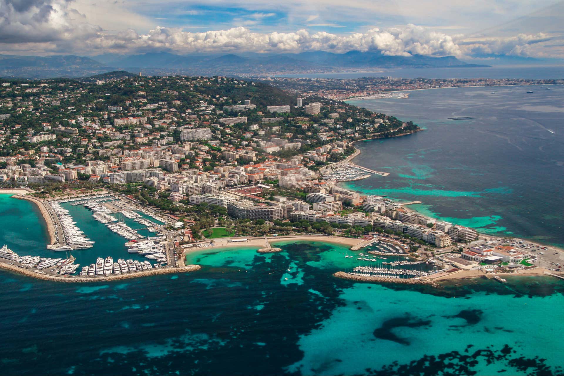 Passeio de monomotor saindo de Cannes