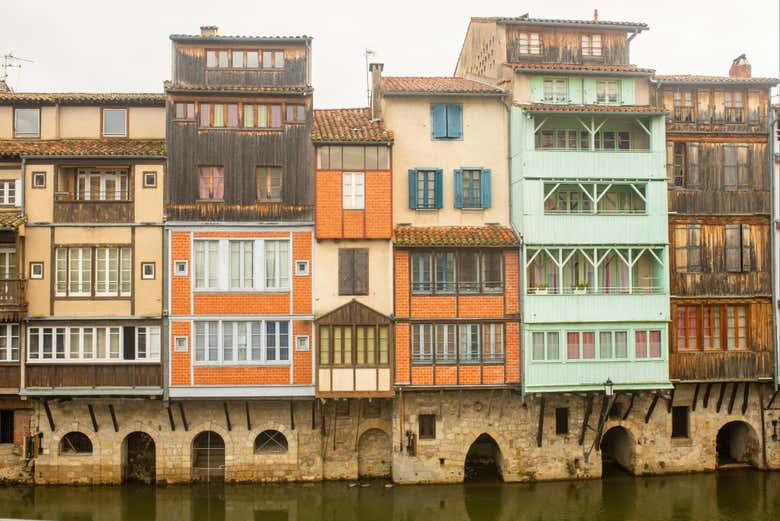 Casas de la ribera del río Agoût