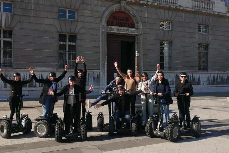 En segway devant le Palais de Justice de Chambéry