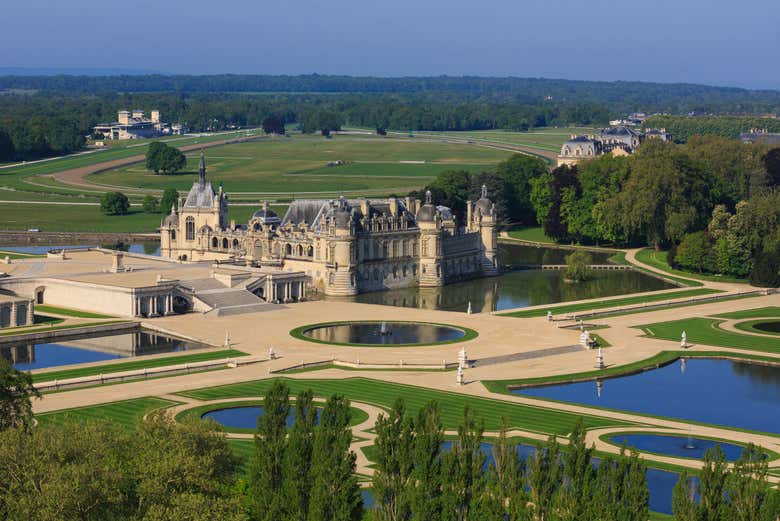 Vue panoramique sur le château de Chantilly