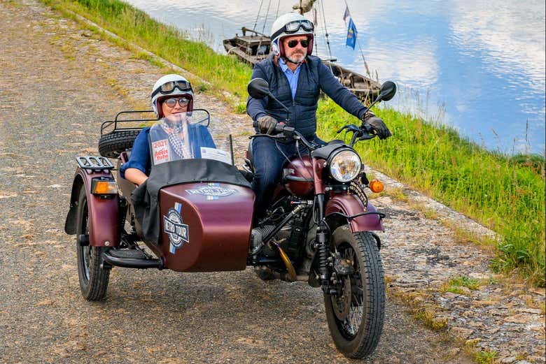 Disfrutando de la ruta en sidecar