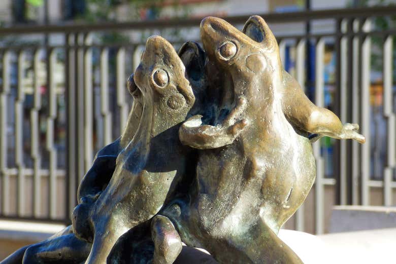 Nos fijaremos en distintos detalles escultóricos