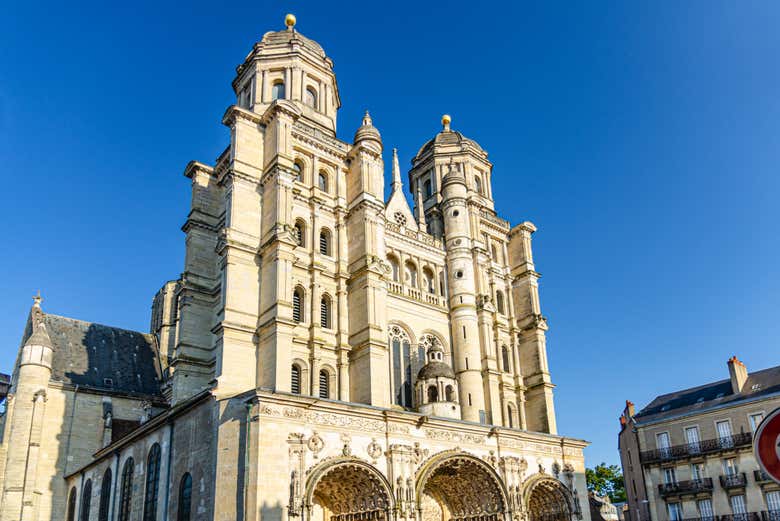Terminaremos el tour frente a la iglesia de Saint-Michel