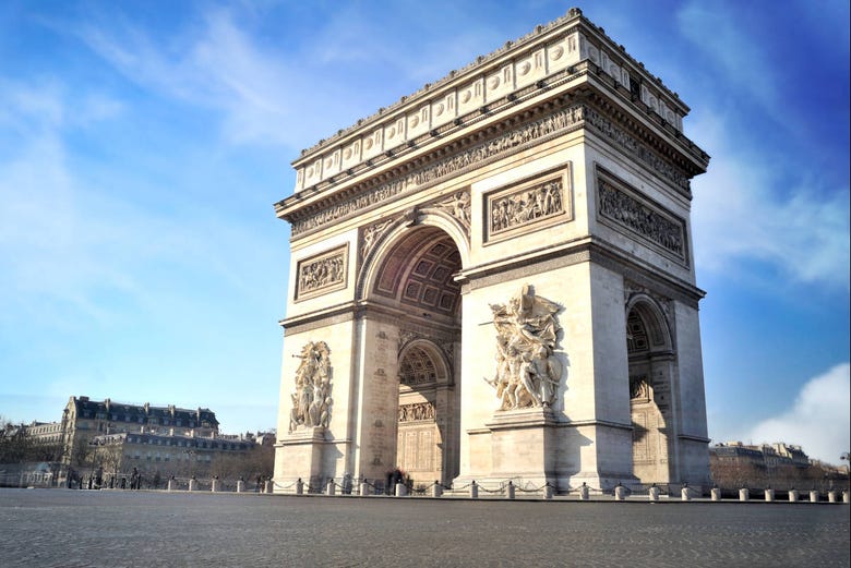 Arco do Triunfo, próximo aos Champs-Élysées