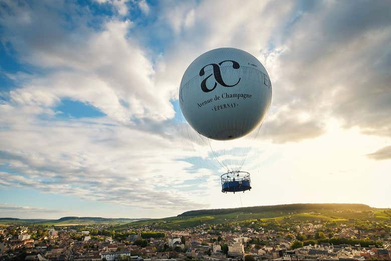 Você terá as melhores vistas de Épernay do balão