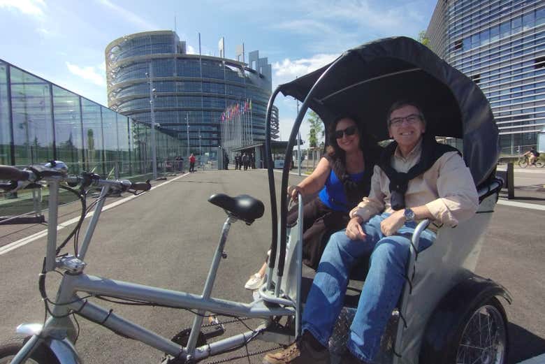 Junto al Parlamento de la Unión Europea