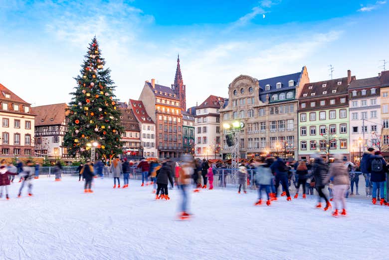 Pista de patinaje sobre hielo en la plaza Kléber