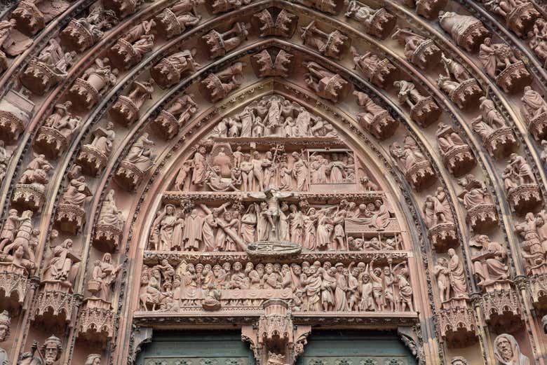 L'un des portiques de la cathédrale