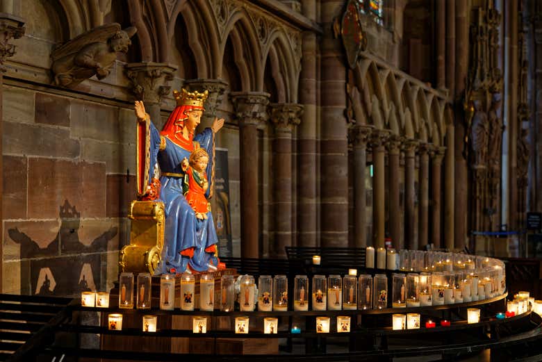 Contemplez le saint patron de la ville