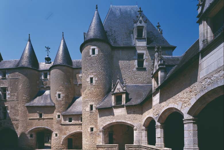 Fougères-sur-Bièvre possède un imposant château