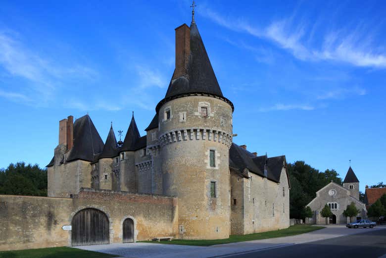 Remparts du château de Fougères-sur-Bièvre
