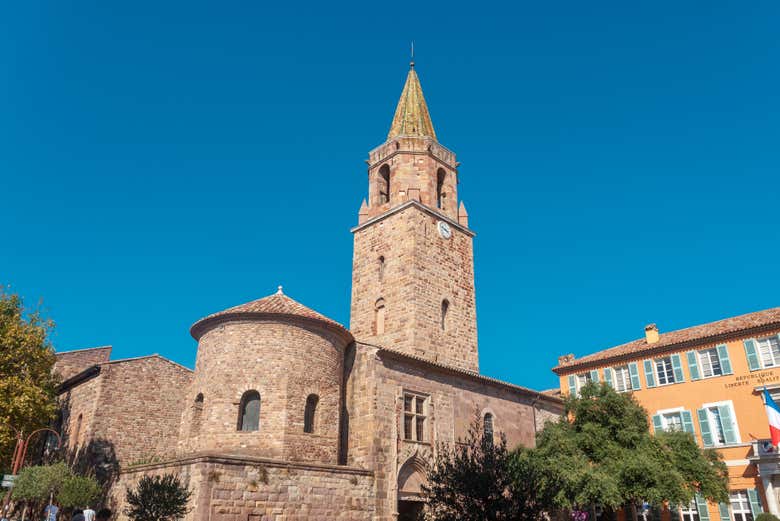 Vista exterior de la catedral de Fréjus