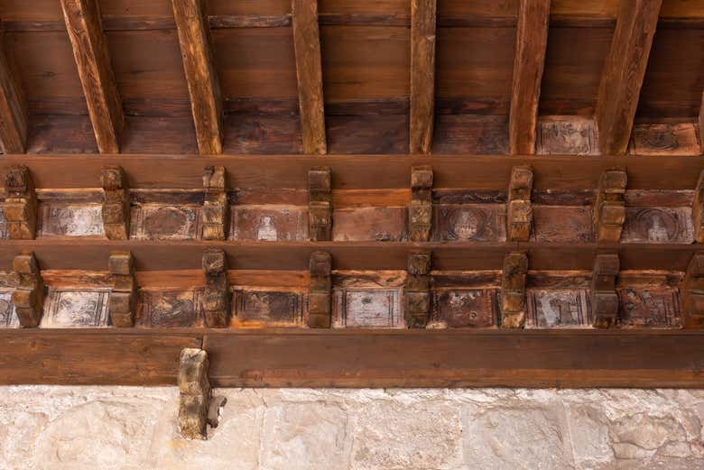 Antiguos techos medievales del claustro