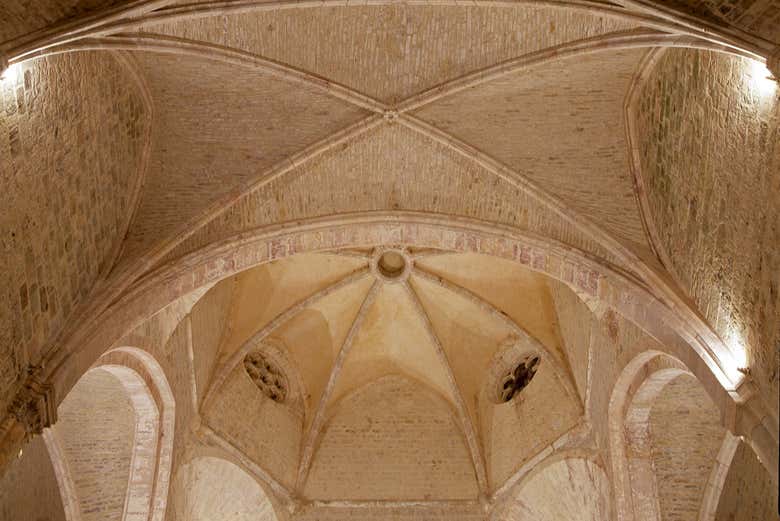 Visitando el interior de la abadía de Beaulieu-en-Rouergue