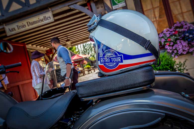 Os proporcionaremos un casco al estilo retro