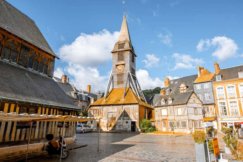 Check out the Sainte-Catherine Church