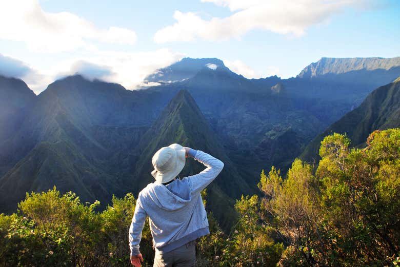 Admirez les paysages sauvages du cirque de Mafate