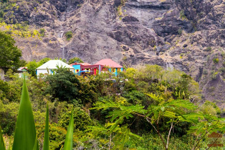 Petites maisons au coeur du Cirque de Mafate