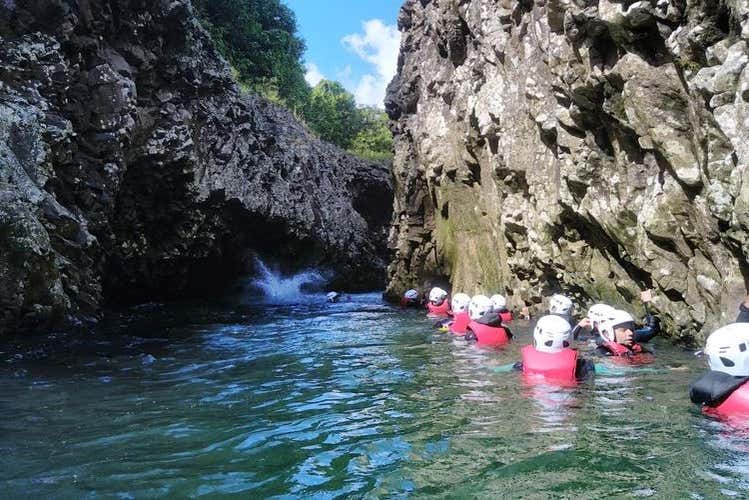 Randonnée aquatique le long de la Rivière des Roches 