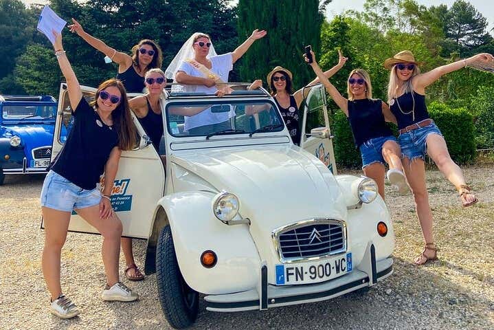 Enjoying the Citroën 2CV tour