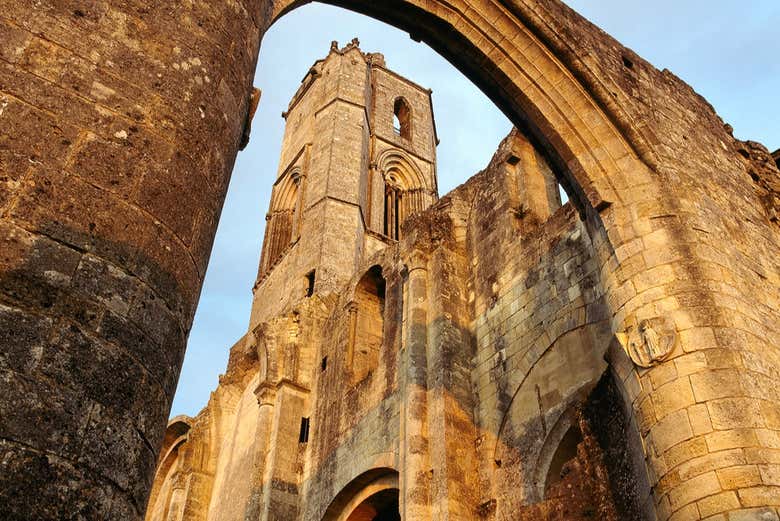 Campanario del antiguo monasterio