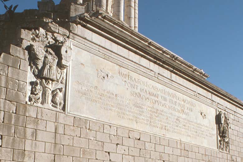 Inscripciones latinas del monumento