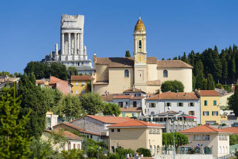 La Turbie, con el Trofeo de Augusto de fondo